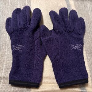 Arc'teryx women’s S/P purple fleece gloves mittens